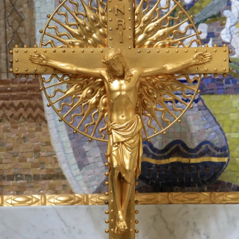 krzyż z Chrystusem
